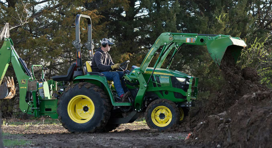 John Deere 3038E