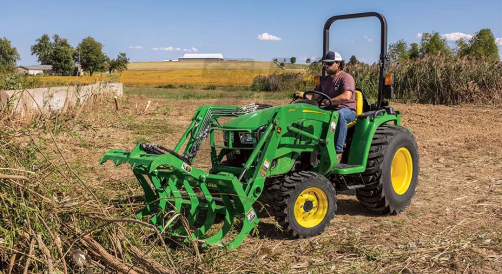 John Deere 3038E